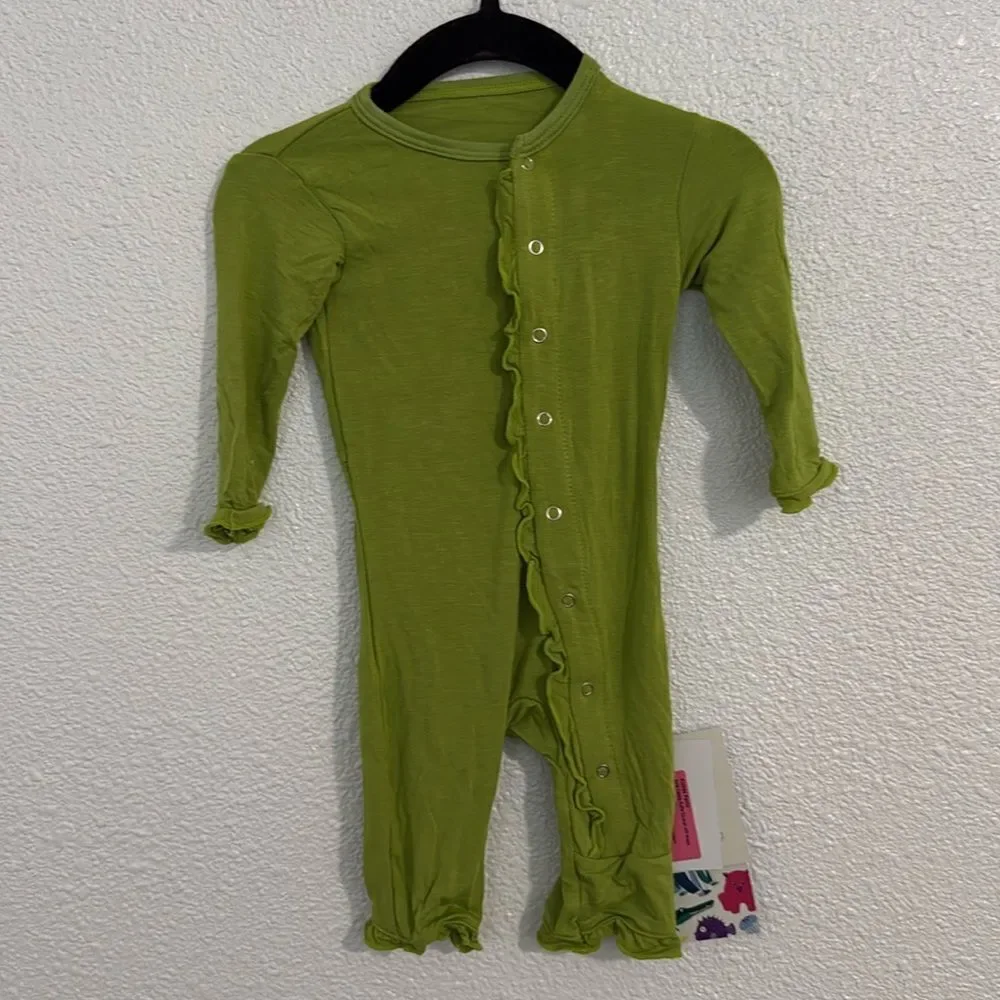 NWT- Kickee Pants- Green bamboo snap coveralls with muffin detail- Size Newborn